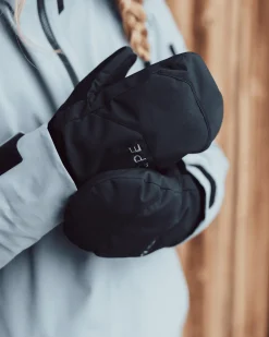 Shield Under Mitten Deep Black